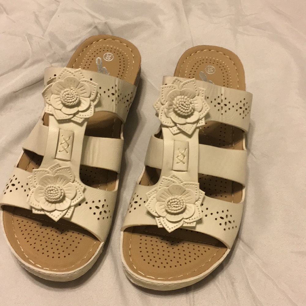 Beige Sandals with Flower design